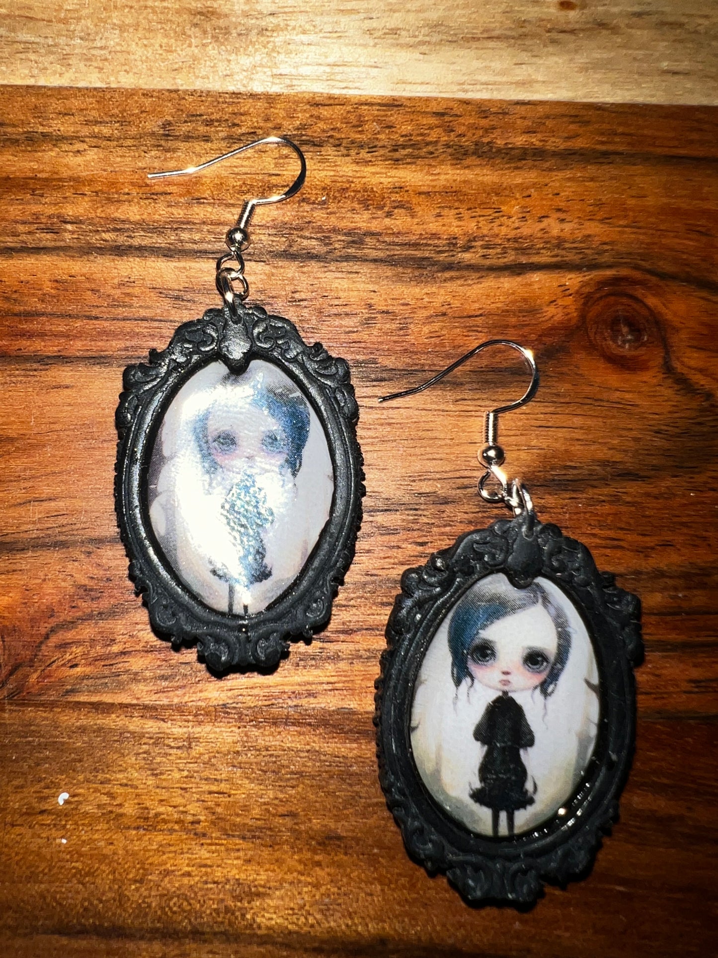 Grisel Cameo- Hook Earring